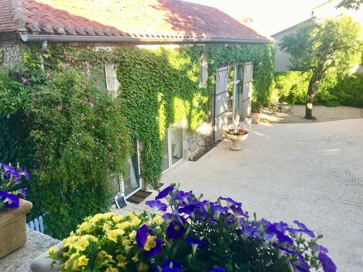 Le Relais Des Anges Panzió Mercuès Kültér fotó